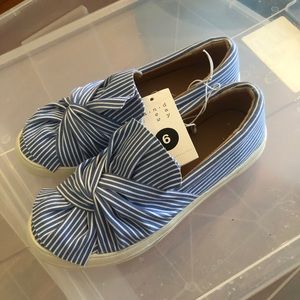 A New Day twist sneakers size 6